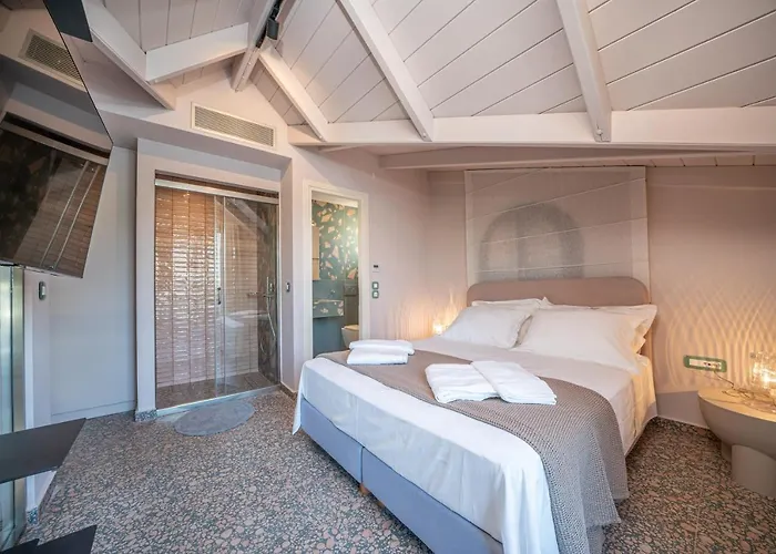 Pink Panther Maisonette Suite