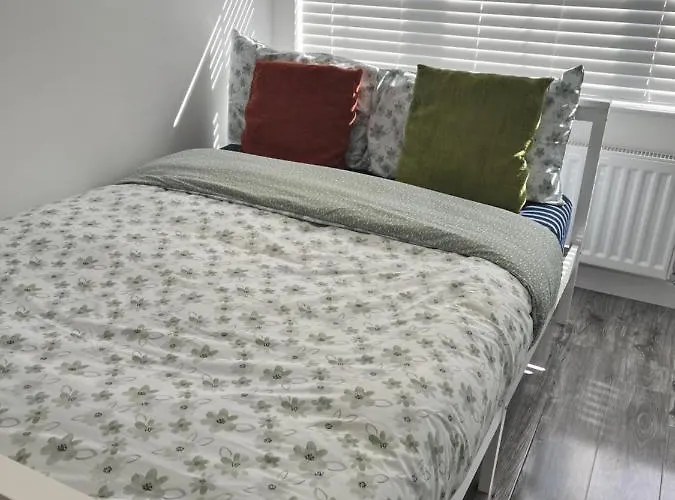 Modern Comfy One Bed Apartment - Free Parking