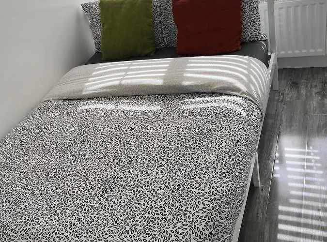 Modern Comfy One Bed Apartment - Free Parking