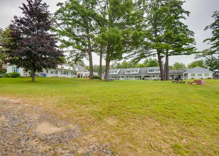 Lakefront Bristol Vacation Rental - Hike & Ski!
