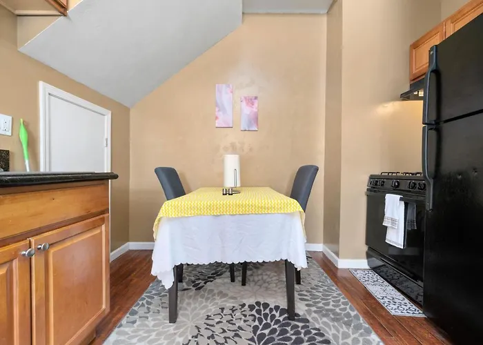 Cozy 1 Bdr/1Br Near Downtown