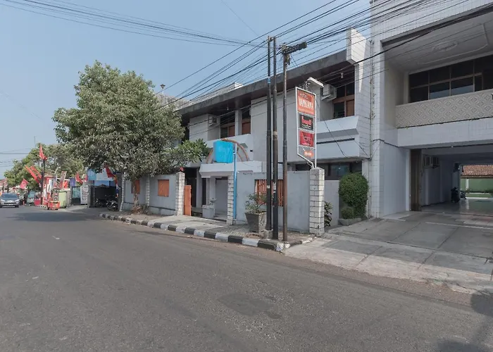 Reddoorz Syariah Near Taman Kota Kuningan