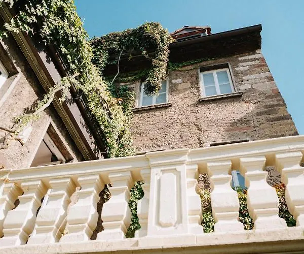 Appartement Residenz Bella Italia - Charmante Unterkunft im Herzen von Würzburg mit Balkon, Terrasse und Parkplatz im Innenhof!