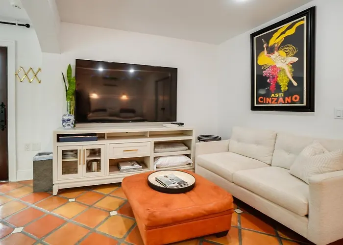 South Tampa Studio In Desirable Historic District!