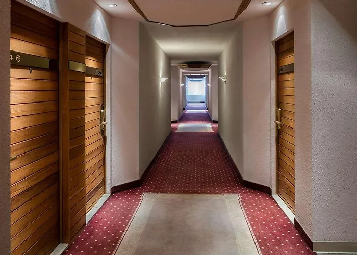 Hotels Gouverneur Montreal Lle Charron