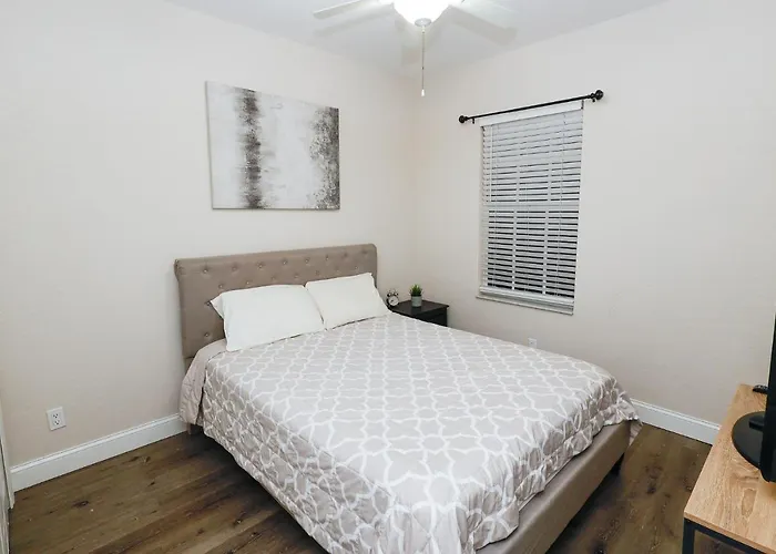Stylish 2Br Unit W/ Hot Tub 5 Mins From The Beach!