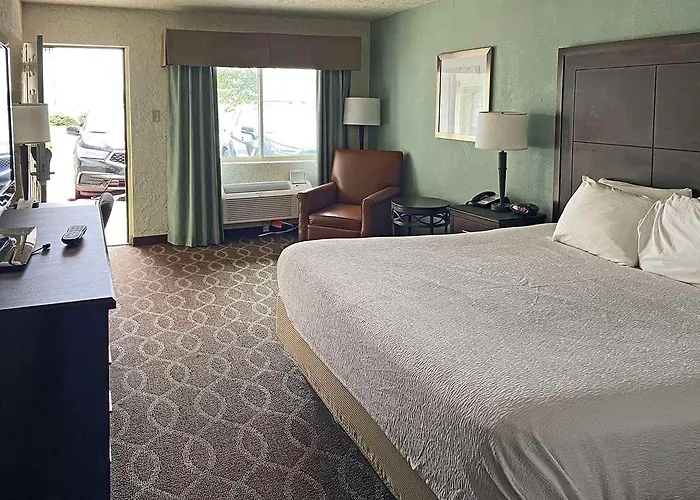 Quality Inn Clinton North