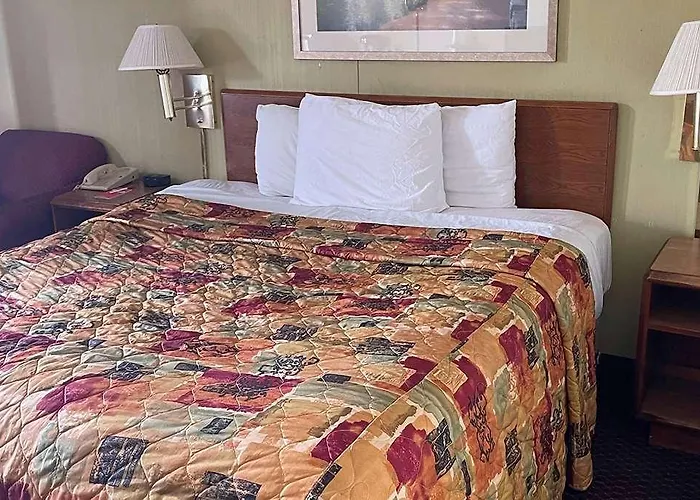 Travelodge By Wyndham Willowbrook Il