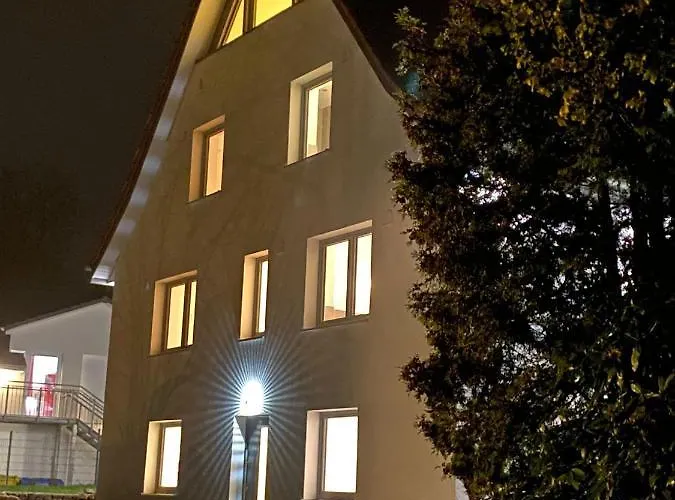 Helle, großzügige Ferienwohnung für 2 - 3 Personen mit Parkplatz + E-Ladestation in Buchholz, Nordheide