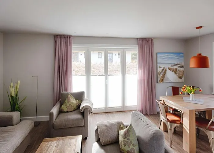 Rantum Dorf - Ferienappartments im Reetdachhaus 1& 2