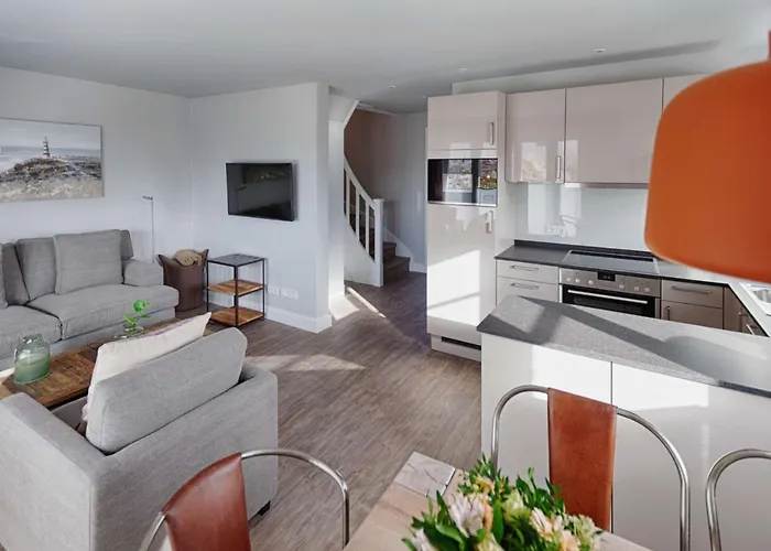 Rantum Dorf - Ferienappartments im Reetdachhaus 1& 2