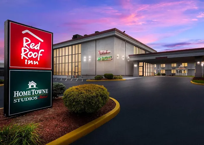 Hometowne Studios By Red Roof Painted Post