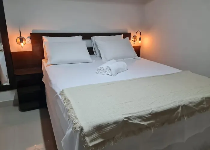 Apt 17 com 2 suítes com ar cond