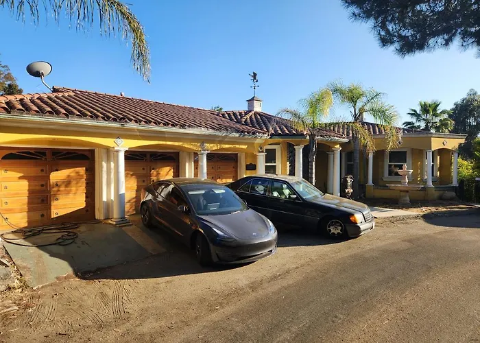 Hollywood Hills Hideout Apartment!