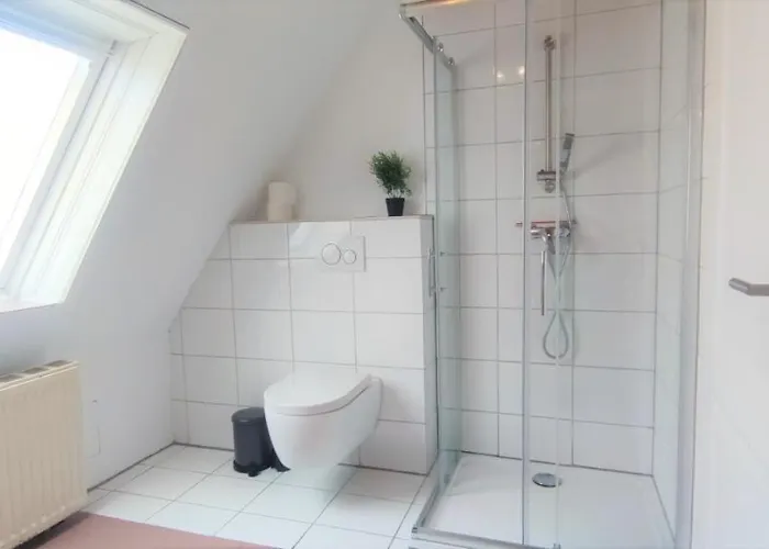Moderne Monteurwohnung für 6 Personen bei Villingen-Schwenningen, TV, Einzelbetten, WLAN, Bettwäsche, Handtücher inklusive - TR01