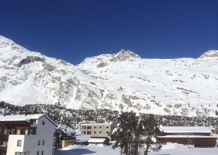 Chesa La Montanella - Ferienwohnung, Maloja