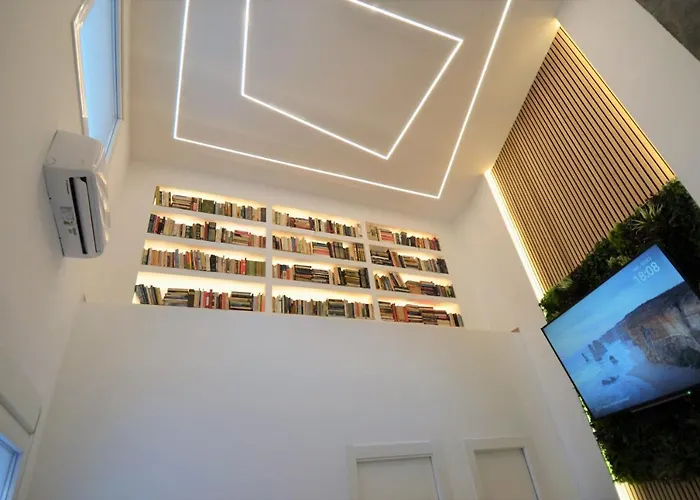 BIBLIOTECA DE LUJO EN EL CENTRO HISTORICO DE MÁLAGa