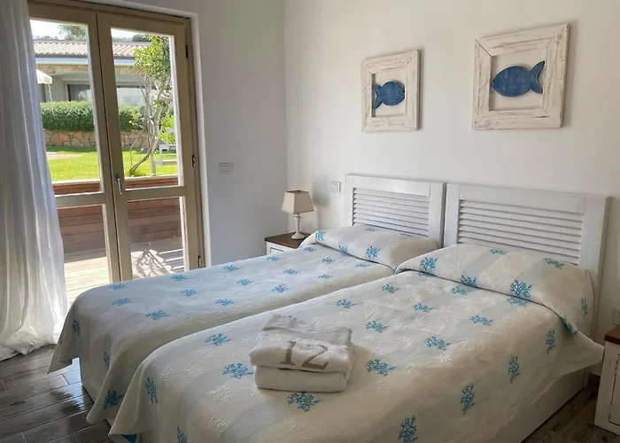 LIKE at HOME n 12 Poolside Garden Apartment