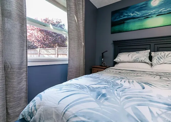 Great 1-Bedroom Suite Near Downtown Langford