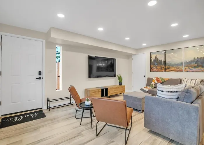 Pacific Northwest Retreat Duplex 3Min From Seattle
