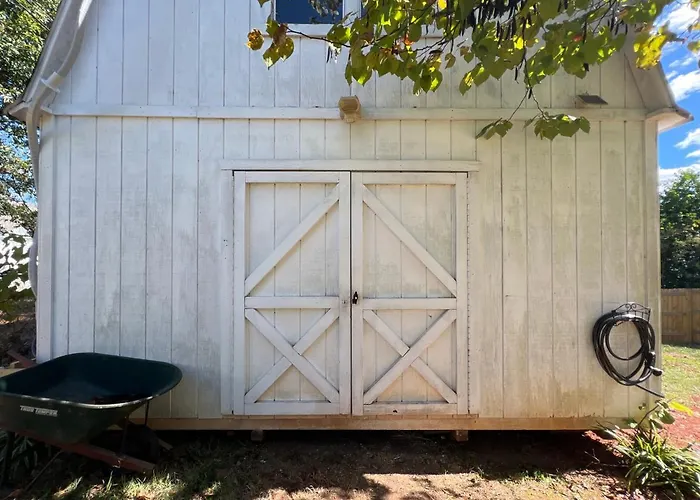 5Br 4B Huge Space With 2 Level Game Barn