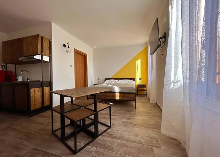 La Volpe Rossa Rooms And Apartments