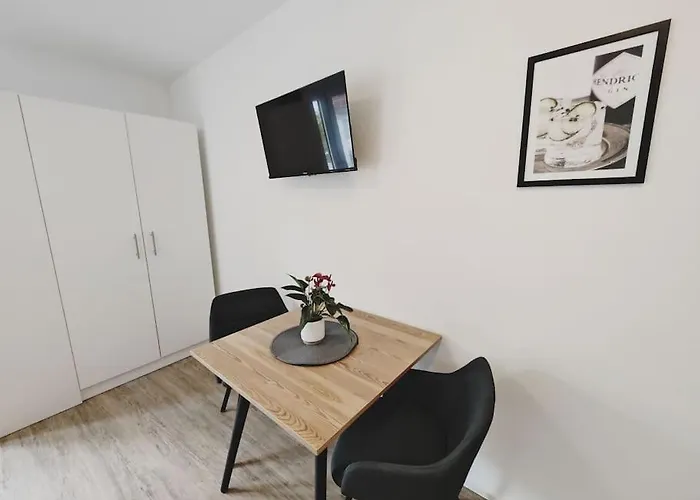TiCasa BLACK-Zentral-Outlet-Aufzug-Stylisch-Unique