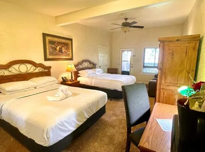 Mountain Harbor Queen Guest Room On Lake Ouachita