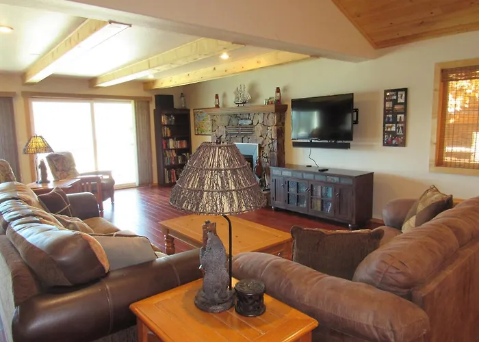 Smith Lakefront Hideaway