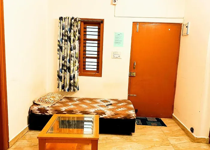 Cozy 2 Bed Room House With Kitchen And Wifi.