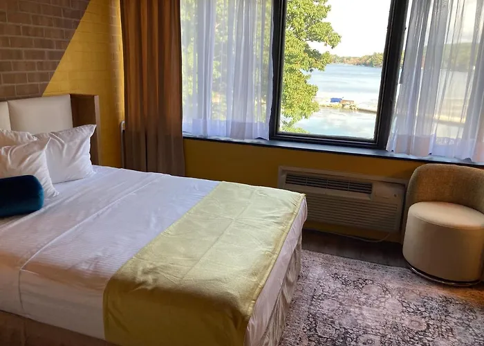 The Lodge Luxury Resort At Lake Harmony