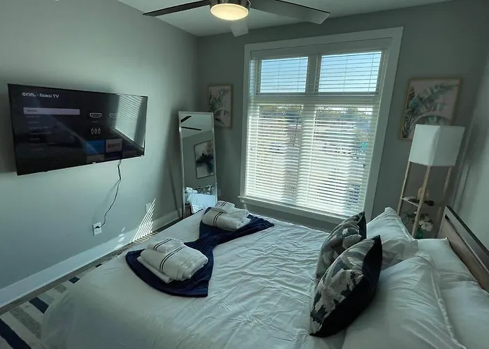 Pet Friendly Wi-Fi Luxury Gated Community Downtown Greenville