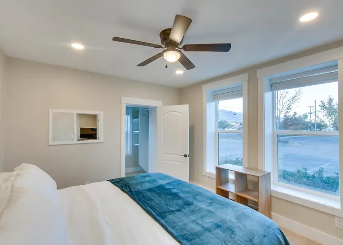 Smart Tv + Central A/C! Stylish Logan Retreat