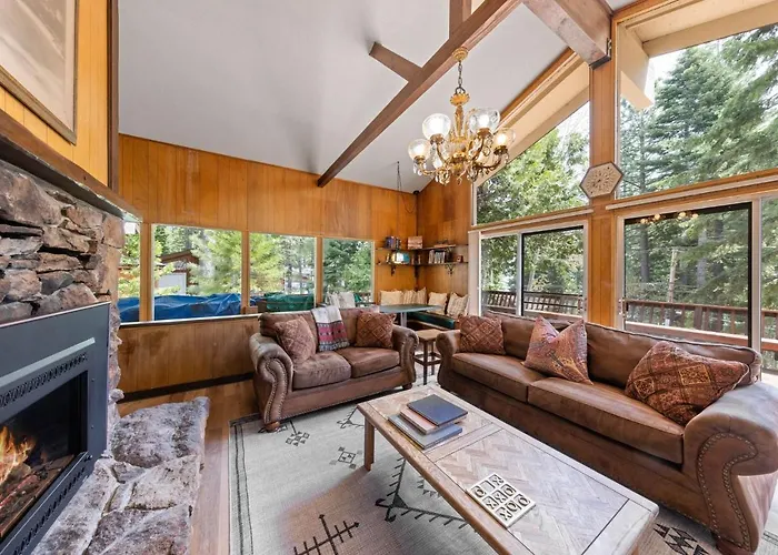 Starry Skies On The West Shore, Private Beach, Fireplace, Pet Friendly, Close To Ski Resorts