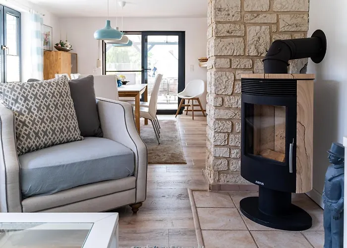 Ferienhaus Landlust - Erholung mit Fasssauna und Whirlpool nahe Binz!