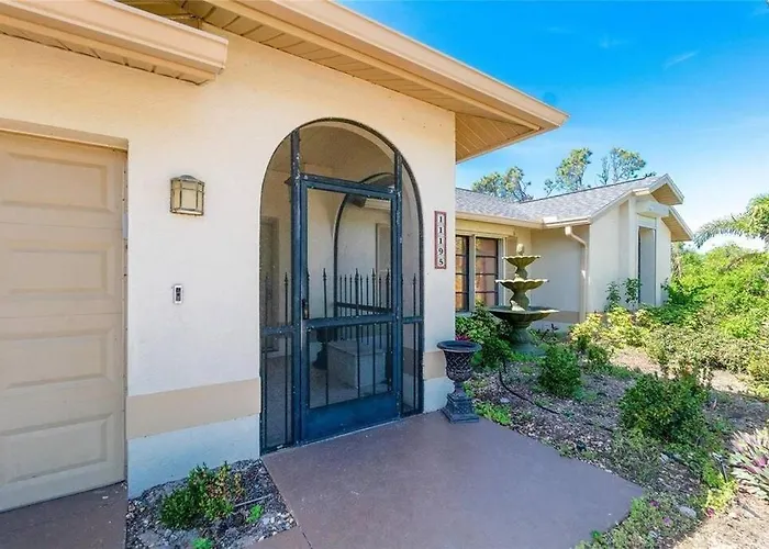 Seabreeze 3-Bedroom Pool Villa Close To The Beach!!!