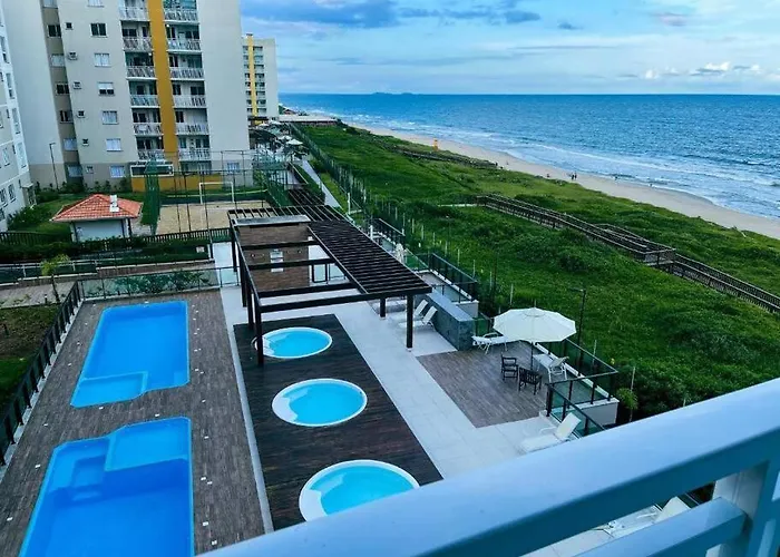 Apê pé na areia com vista mar e próximo ao Beto Carrero - Condomínio Vila Açoriana