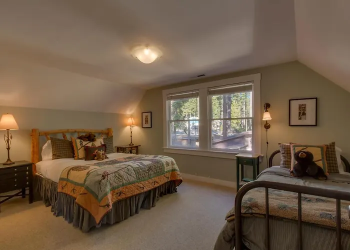 Vanni House - Classic Tahoe Style 2 Bedroom - Sleeps 6 - Hot Tub - Near Palisades & Downtown Tahoe City