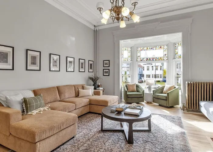 Spacious Second Empire Suite At The Platt Mansion