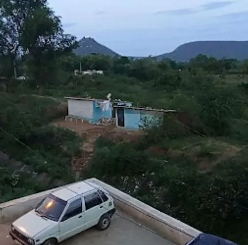 Anshika Yatri Niwas Madhya Pradesh