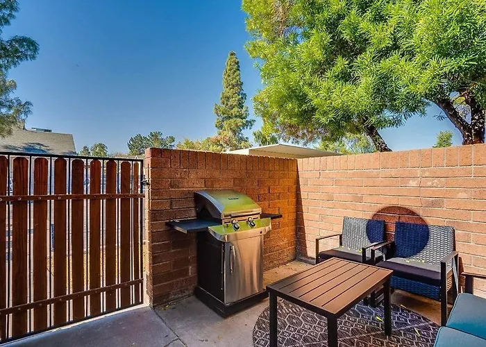 2 Community Pools-Fully Stocked For Longer Stays