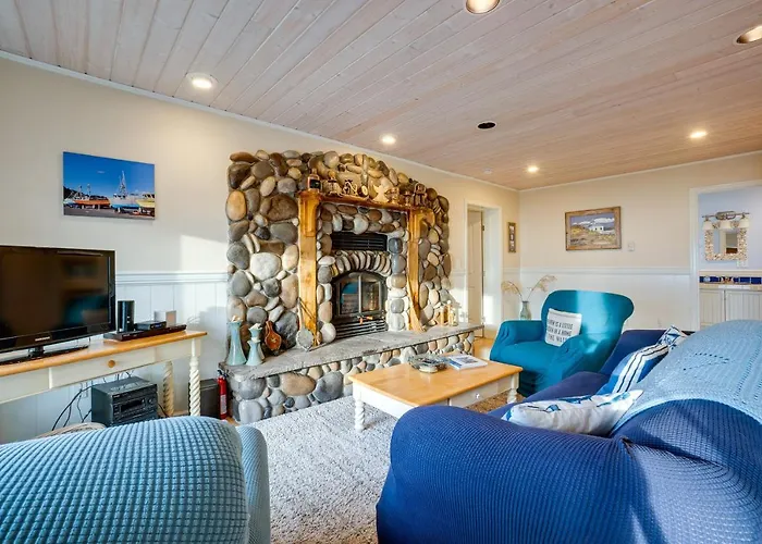 Oceanfront Home In Port Orford: The Lighthouse