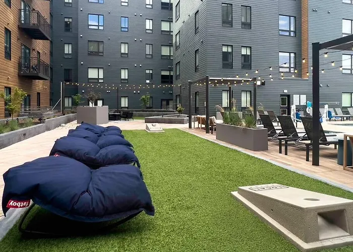 Navy Nights & Scenic Feels - Sleek Studio Stay