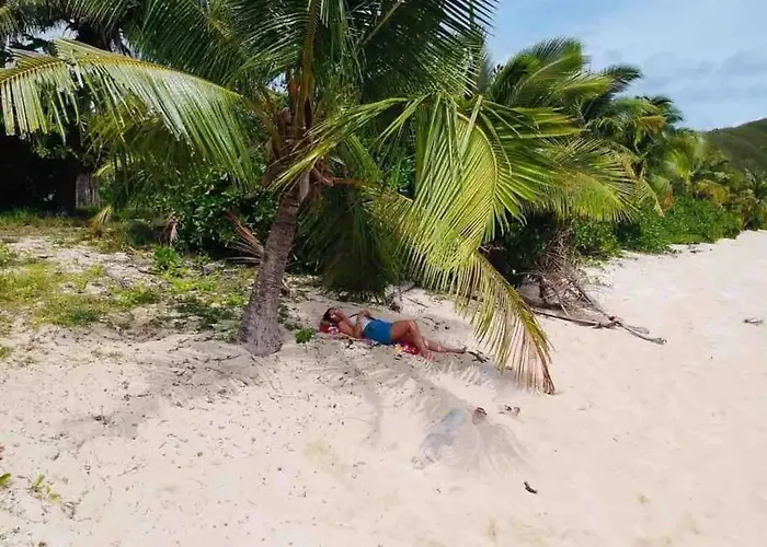 White Sandy Beach-Best Manta Snorkeling