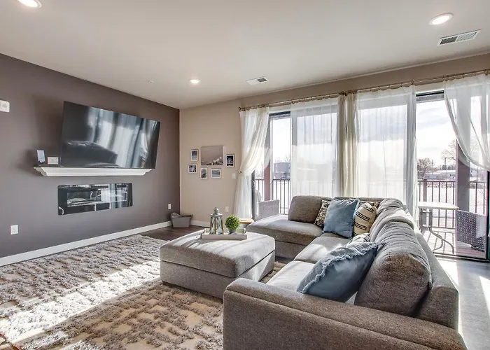 Modern South Pier Condo On Sheboygan River!