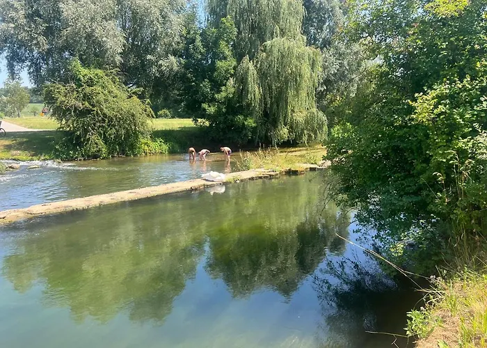 1 Zimmer mit Bad ohne Küche, 1 Person, 15 qm, direkt an der Aach