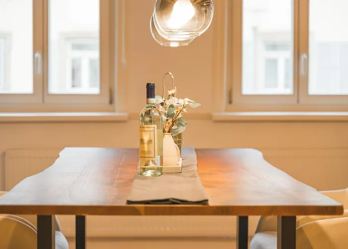 TOP Apartments - Moderne Altbauwohnung im Zentrum Ludwigsburg - Kingsize Bett - Netflix - 80qm - 24h Check-In