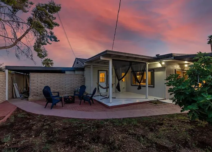 New Midtown Studio With Full Kitchen