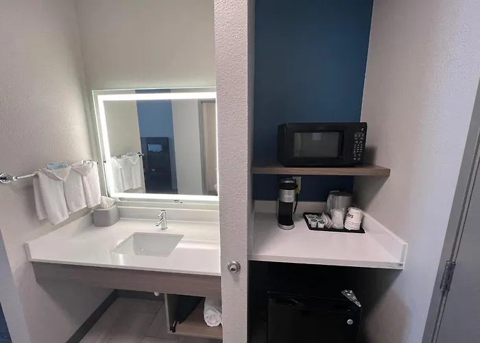 Holiday Inn Express - Wichita North - Park City By Ihg