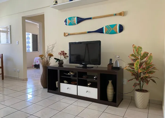 APARTAMENTO NA PRAIA GRANDE A 200 MÉTROS DA PRAIA, CONFORTÁVEL ESPAÇOSO WIFI 350 Mega TV Claro, ÓTIMA LOCALIZAÇÃO